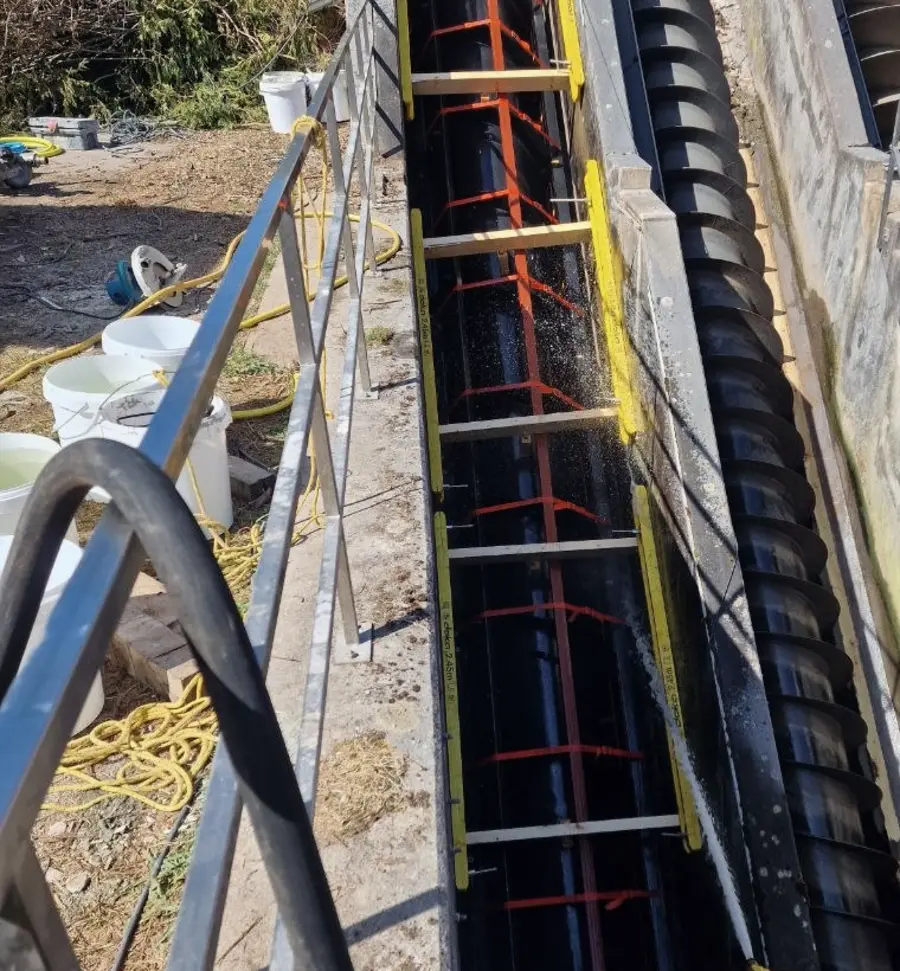 Formwork in the channel of an Archimedes screw pumping station